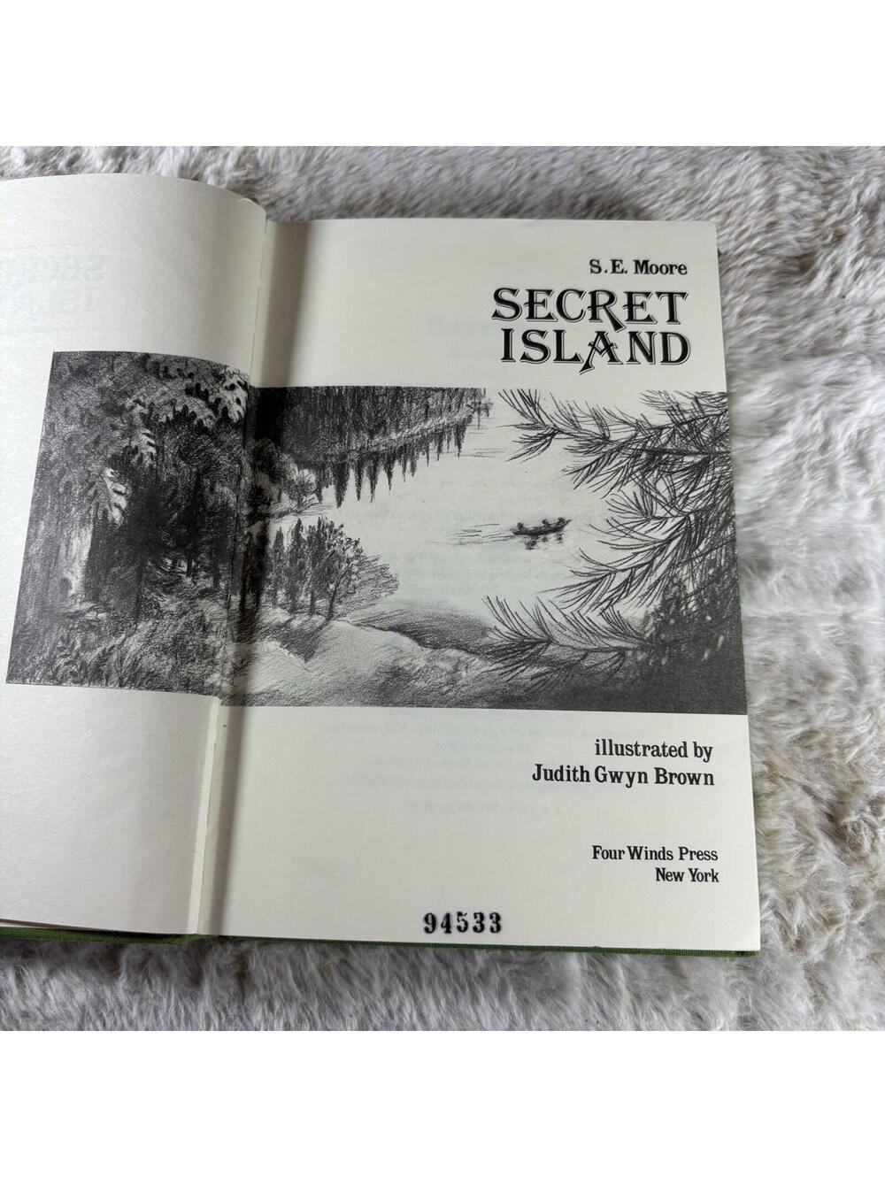 Vintage 1977 Secret Island S.E. Moore HC Scholastic Adventure Book